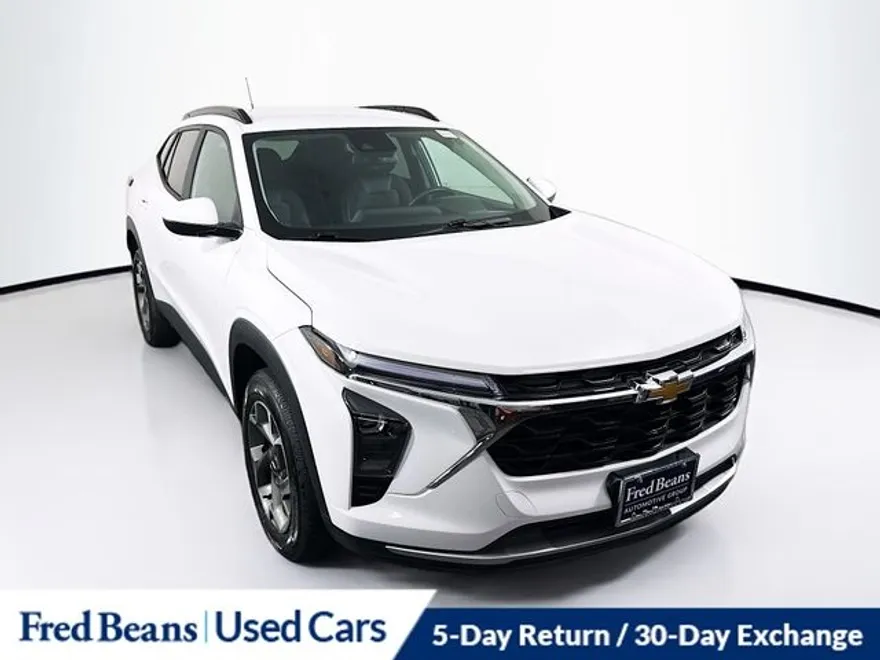 2024 Chevrolet Trax LT photo 1