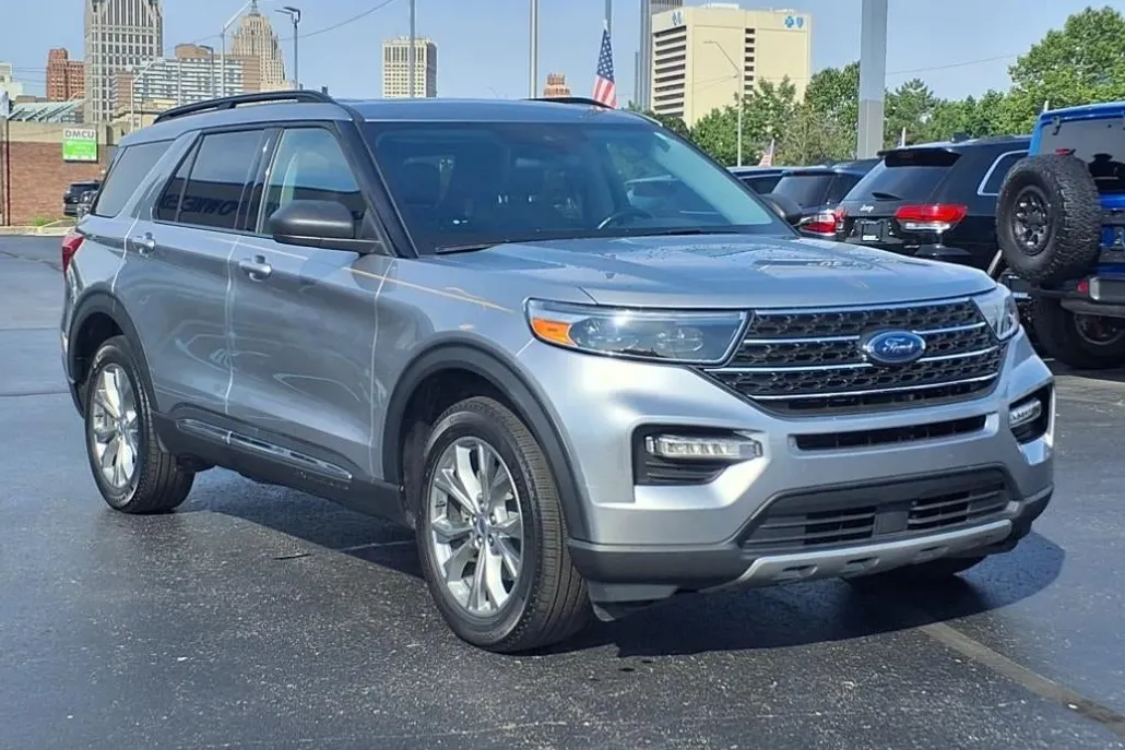 2022 Ford Explorer XLT photo 1