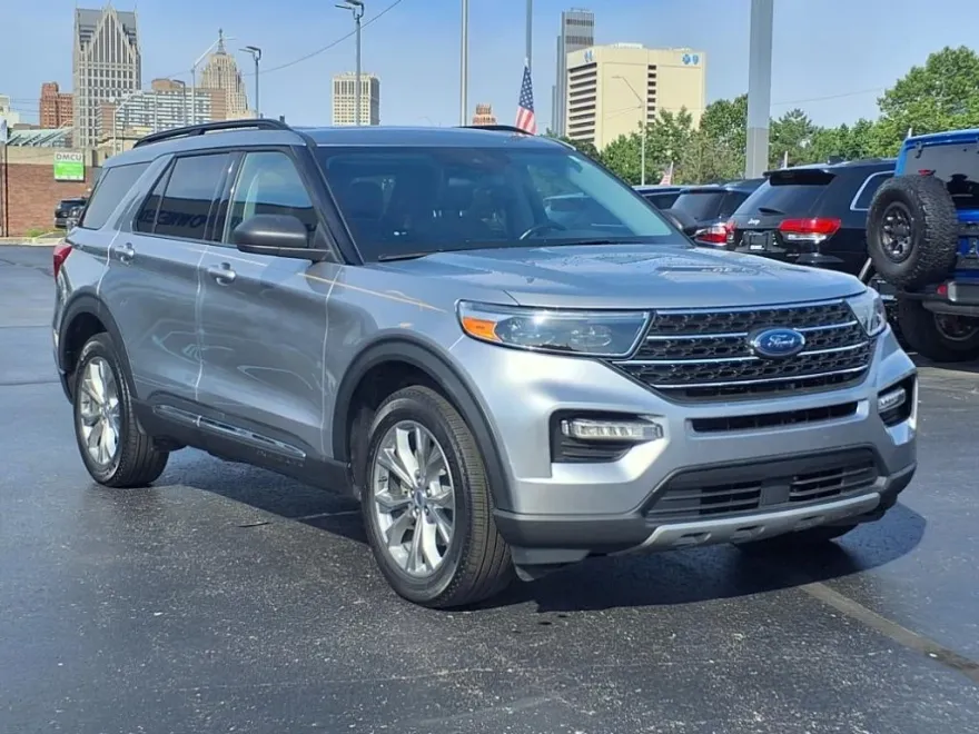 2022 Ford Explorer XLT photo 1