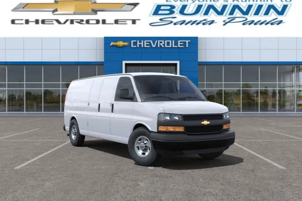 2023 Chevrolet Express Cargo 3500 photo 1