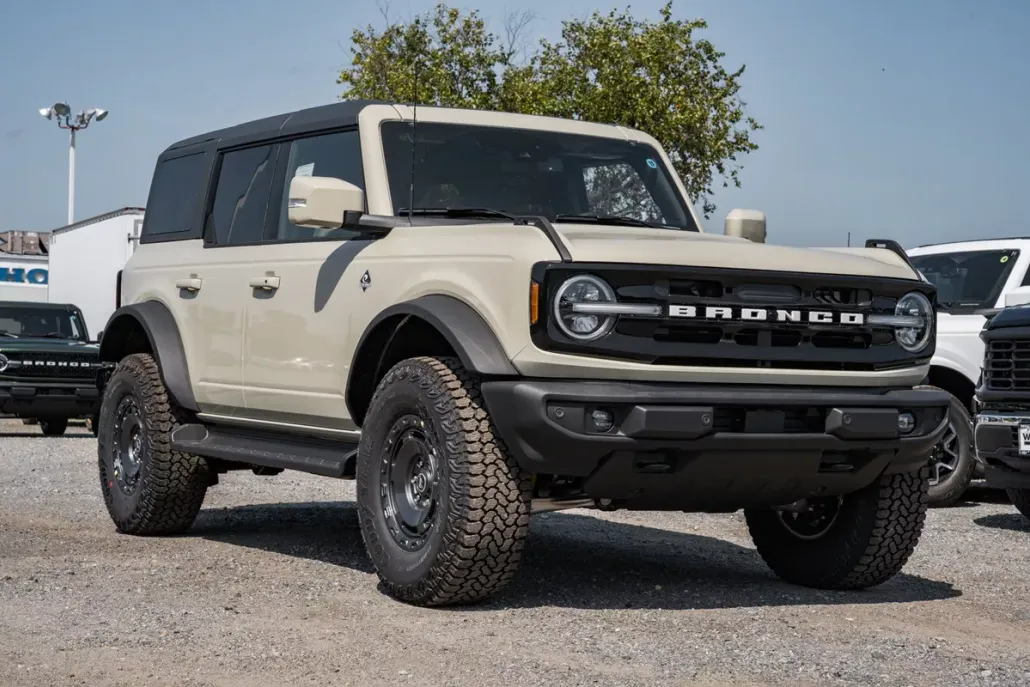 2025 Ford Bronco Outer Banks photo 1