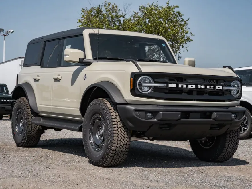 2025 Ford Bronco Outer Banks photo 1