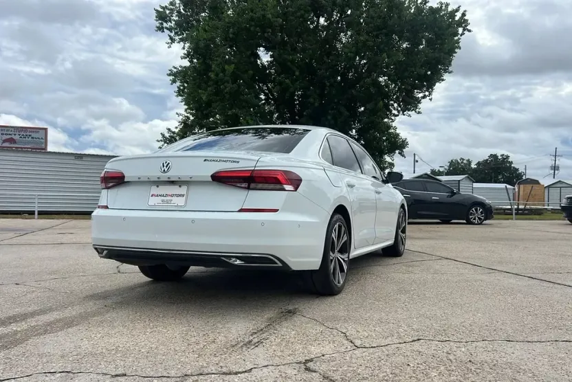 2020 Volkswagen Passat SEL photo 1