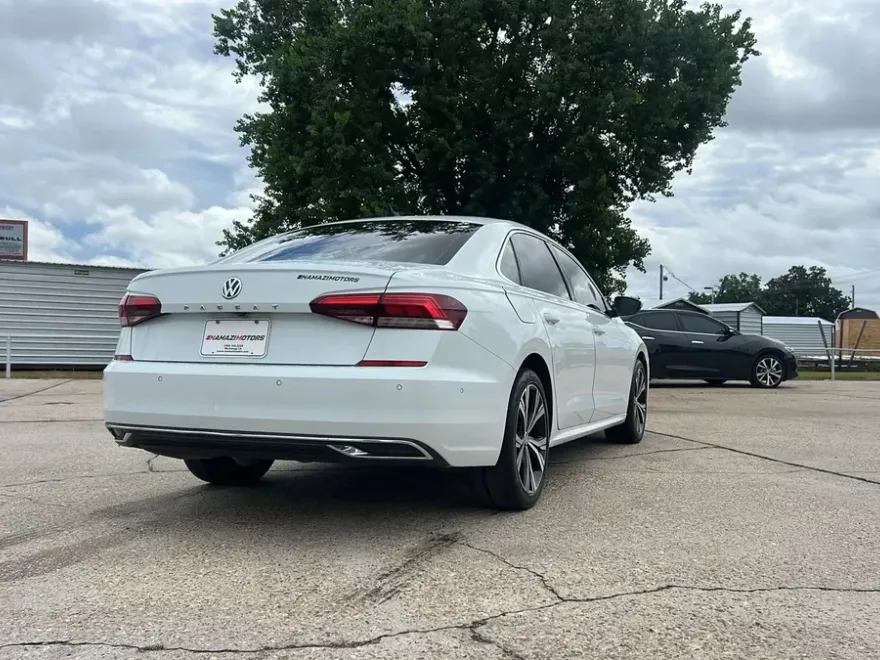 2020 Volkswagen Passat SEL photo 1
