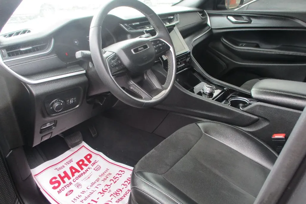 2023 Jeep Grand Cherokee Altitude photo 1