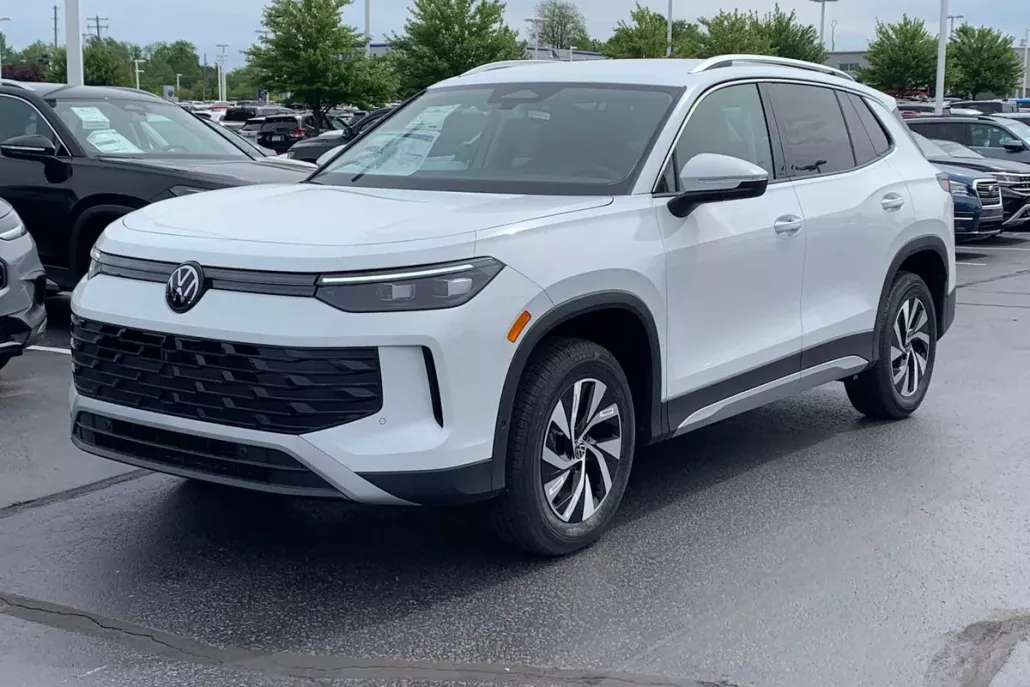 2025 Volkswagen Tiguan S photo 1