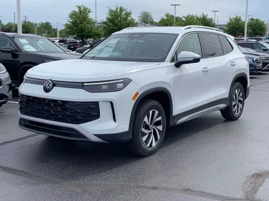 2025 Volkswagen Tiguan S photo 1