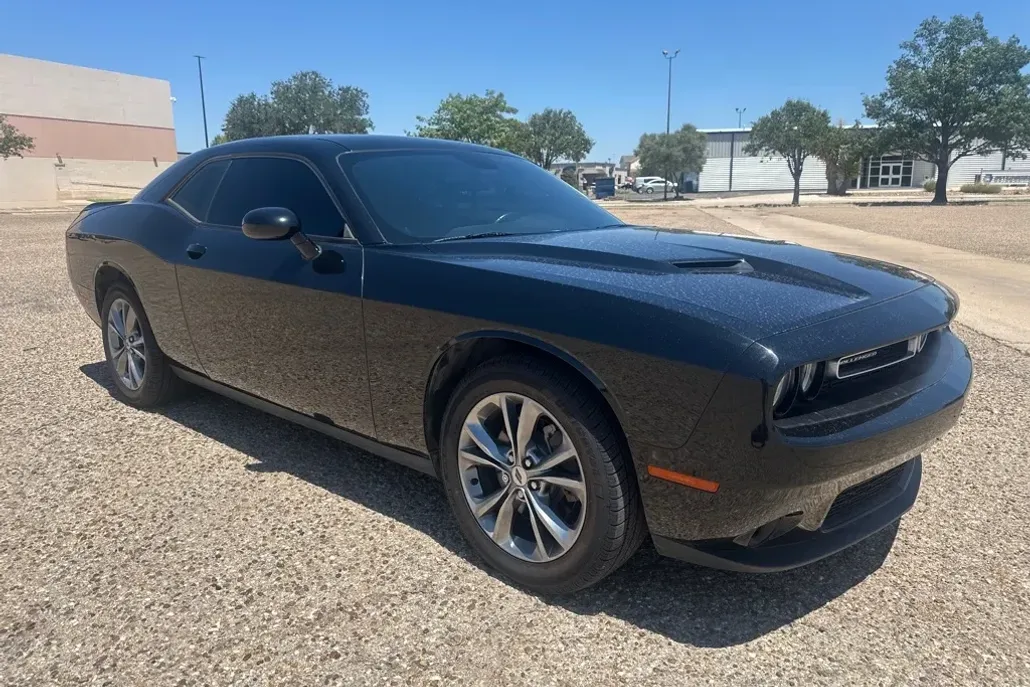 2021 Dodge Challenger SXT photo 1