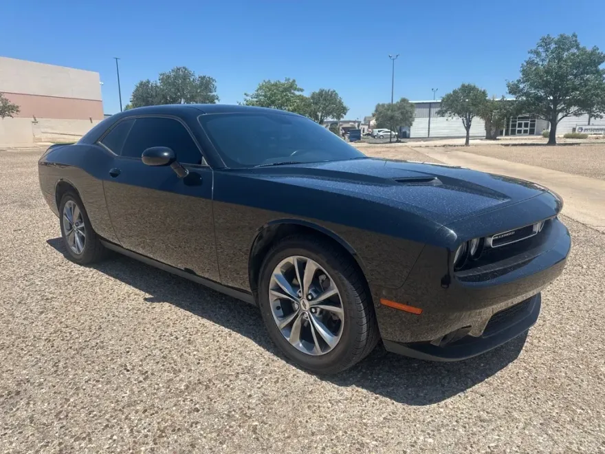 2021 Dodge Challenger SXT photo 1