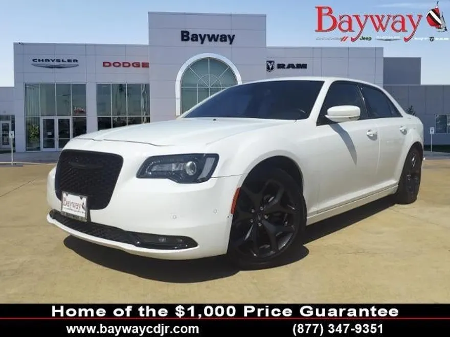 2021 Chrysler 300 S photo 1