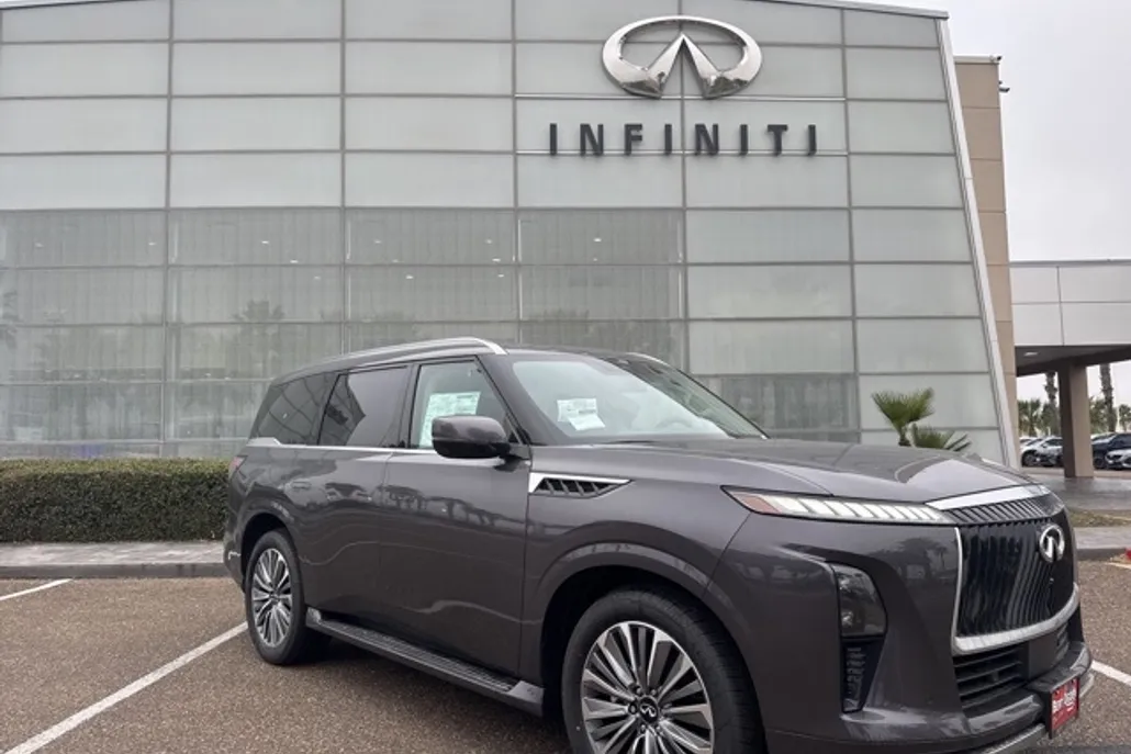 2025 Infiniti QX80 Luxe photo 1