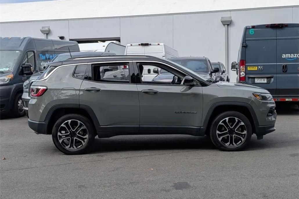 2022 Jeep Compass Limited photo 1