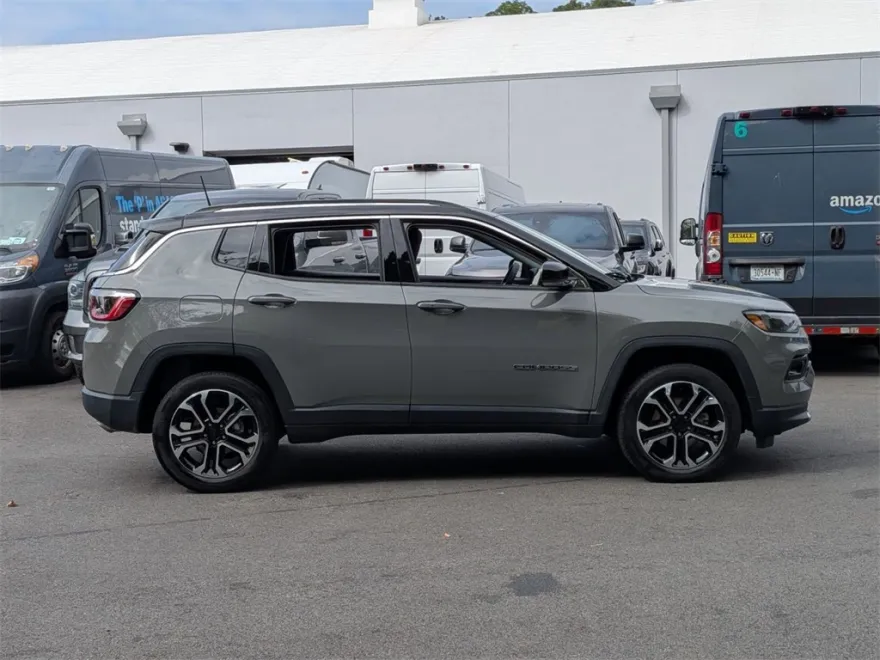 2022 Jeep Compass Limited photo 1