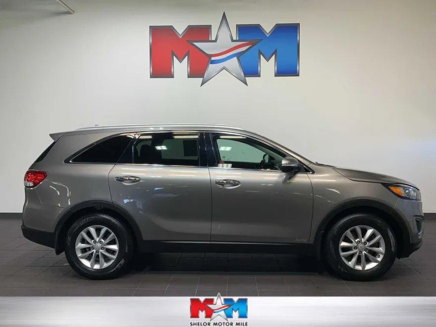 2018 Kia Sorento LX photo 1