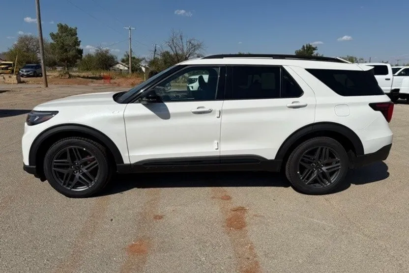 2025 Ford Explorer ST-Line photo 1