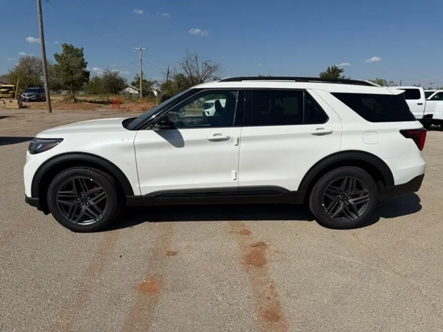 2025 Ford Explorer ST-Line photo 1
