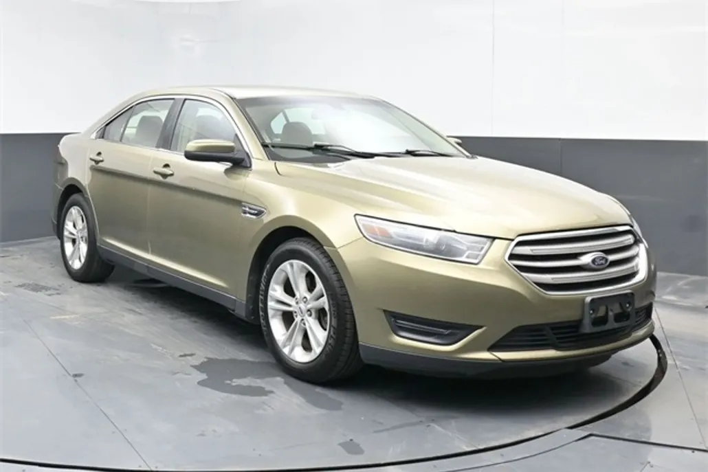 2013 Ford Taurus SEL photo 1