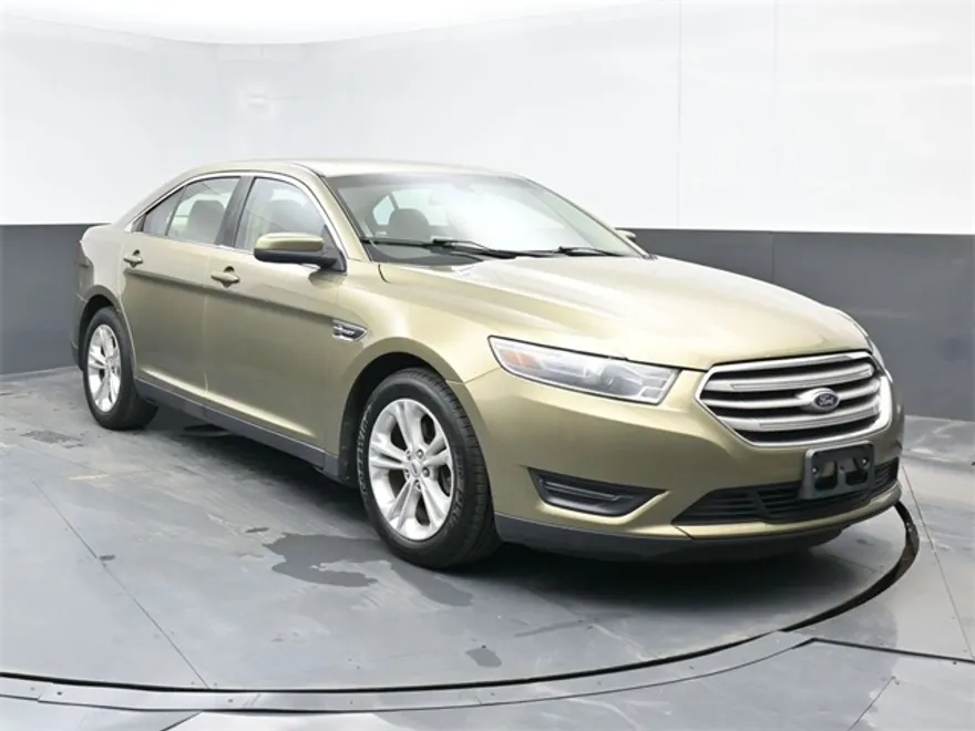 2013 Ford Taurus SEL photo 1