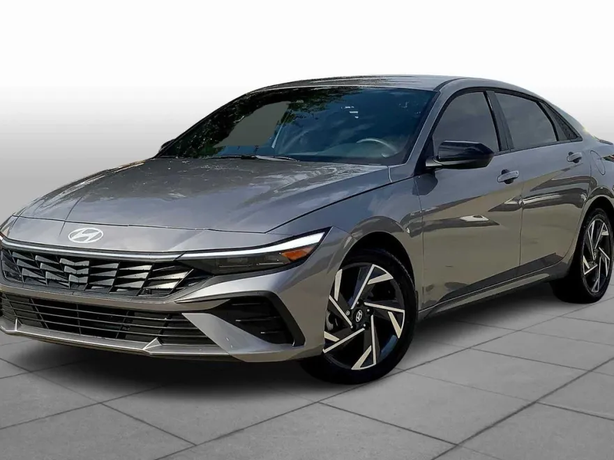 2025 Hyundai Elantra SEL Sport photo 1