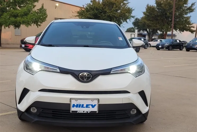 2019 Toyota C-HR Limited photo 1