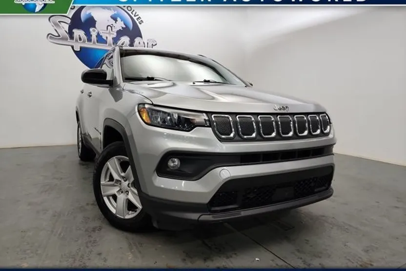 2022 Jeep Compass Latitude photo 1