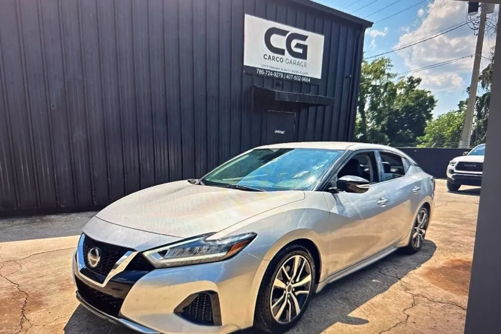 2020 Nissan Maxima SV photo 1