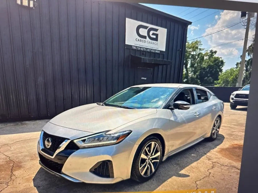 2020 Nissan Maxima SV photo 1