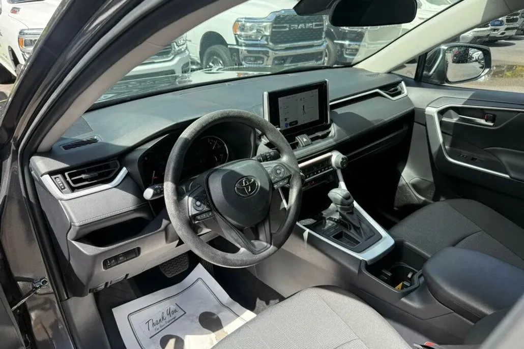 2025 Toyota RAV4 XLE photo 1