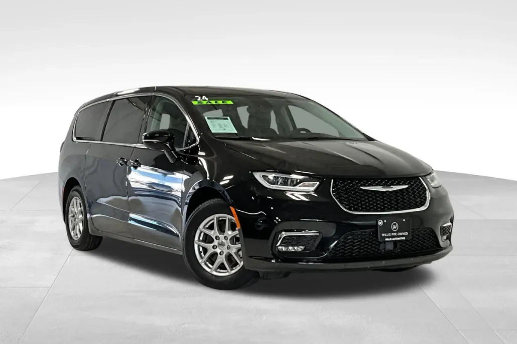 2024 Chrysler Pacifica Touring L photo 1