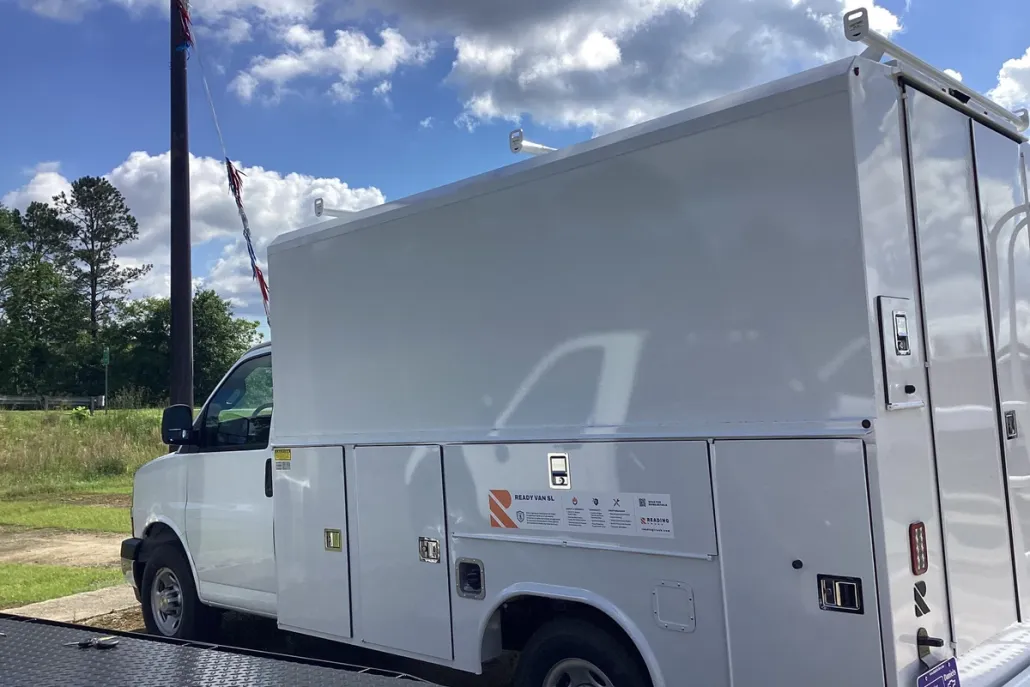 2025 Chevrolet Express 3500 Cutaway Van photo 1