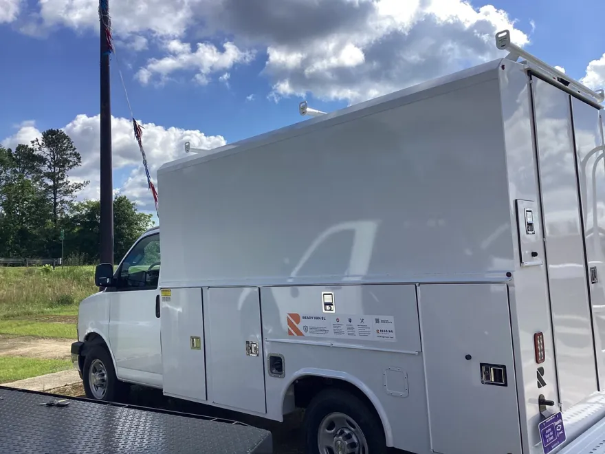 2025 Chevrolet Express 3500 Cutaway Van photo 1