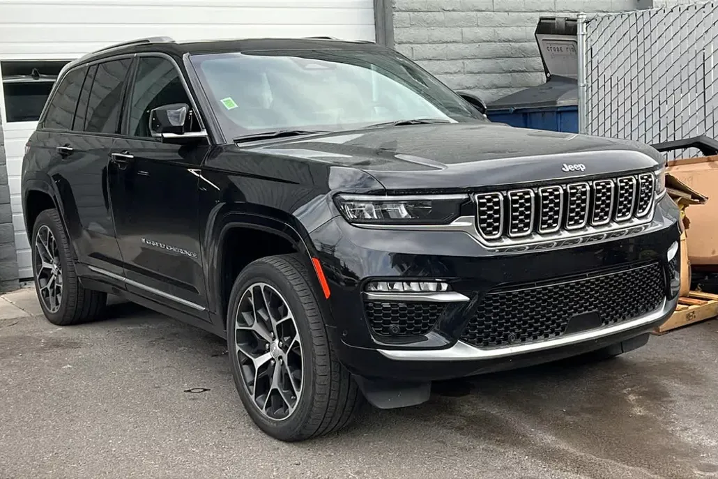 2022 Jeep Cherokee Summit 4xe photo 1