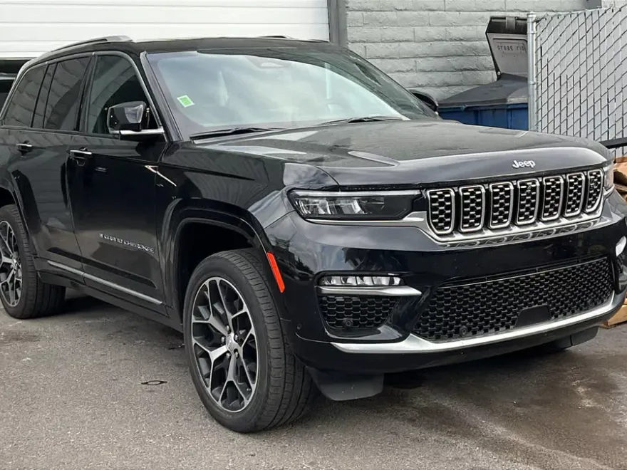 2022 Jeep Cherokee Summit 4xe photo 1