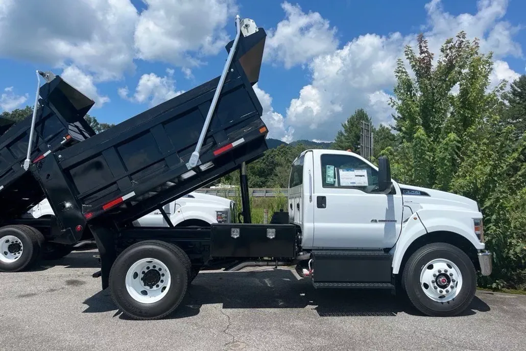 2026 Ford F-750 photo 1