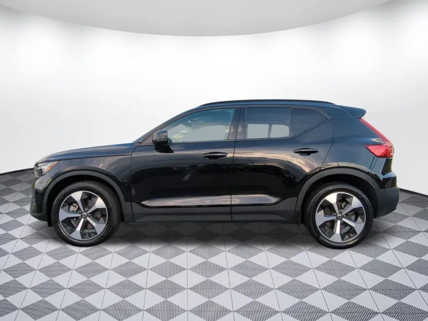2024 Volvo XC40 Core photo 1