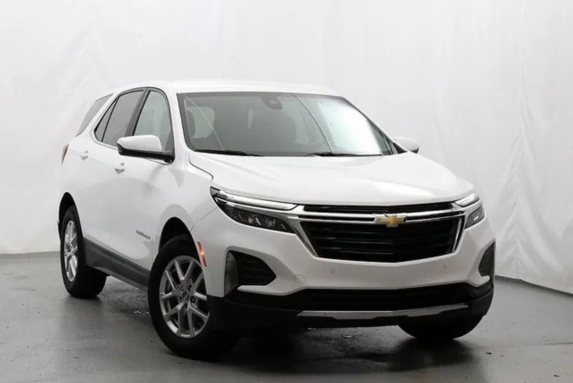 2024 Chevrolet Equinox LT photo 1