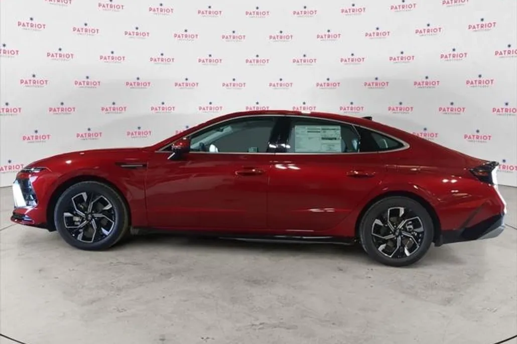 2025 Hyundai Sonata SEL photo 1