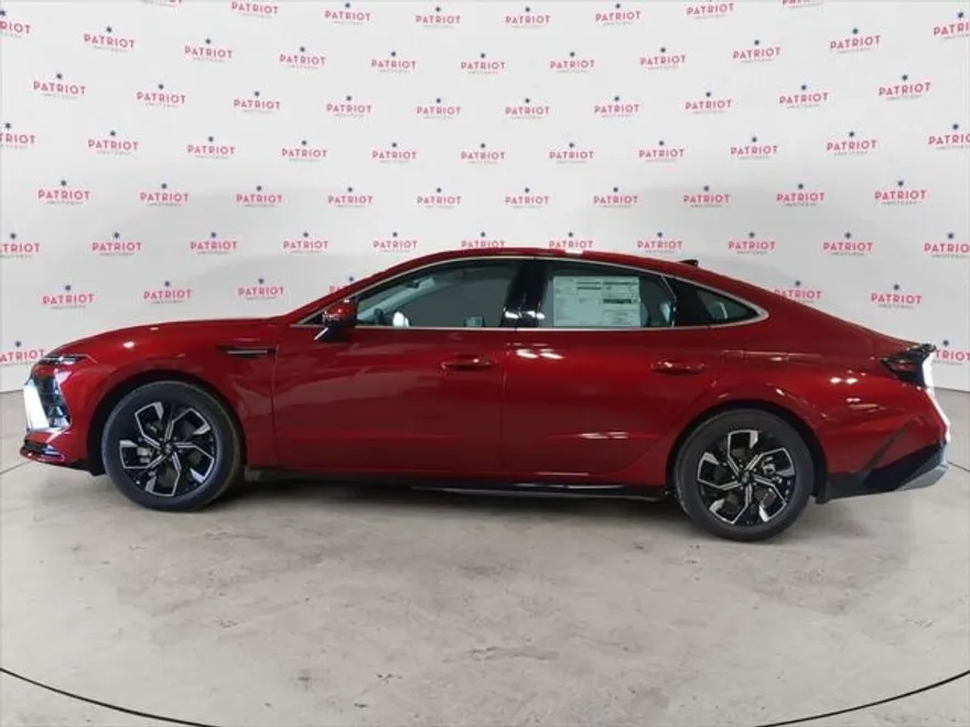 2025 Hyundai Sonata SEL photo 1
