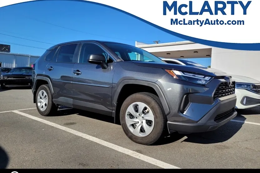 2023 Toyota RAV4 LE photo 1