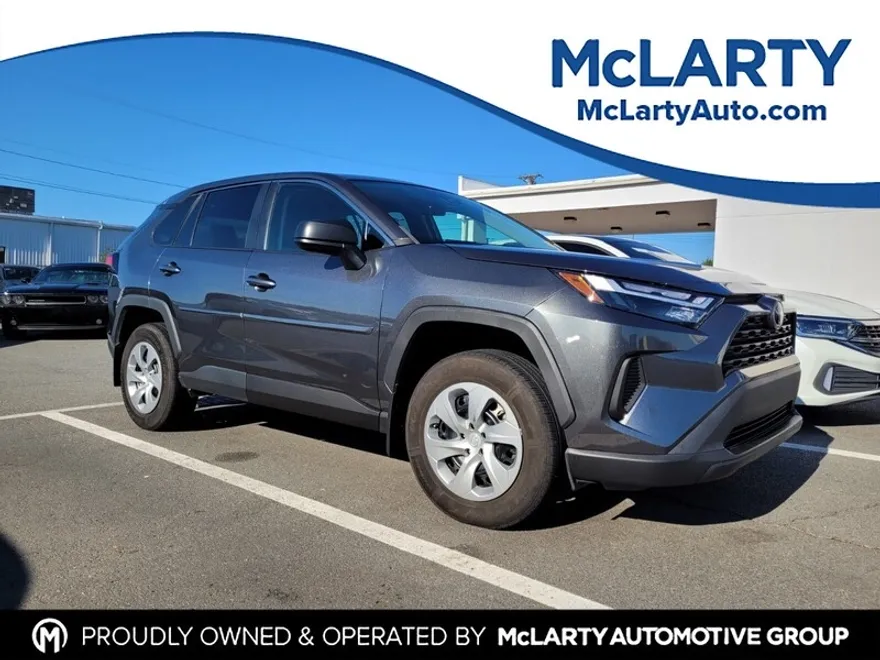 2023 Toyota RAV4 LE photo 1