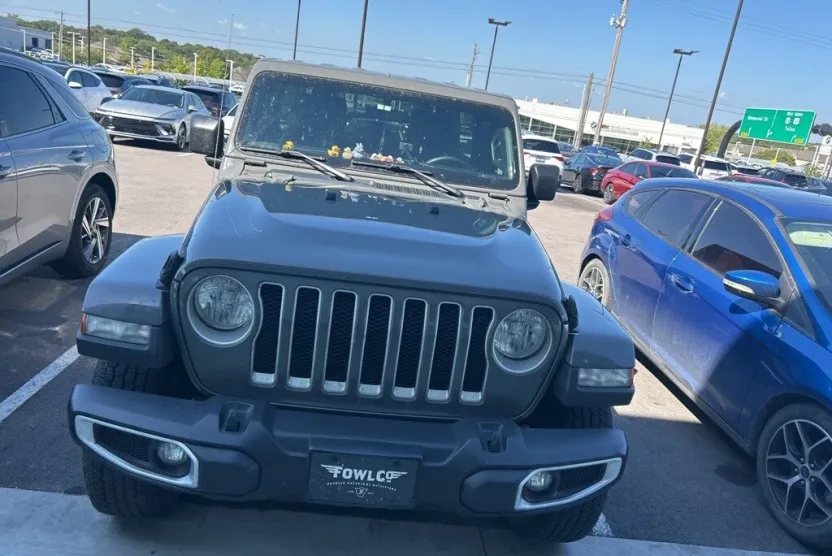 2021 Jeep Wrangler Unlimited Sahara photo 1