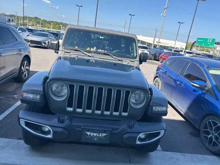 2021 Jeep Wrangler Unlimited Sahara photo 1