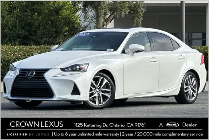 2019 Lexus IS 300 photo 1