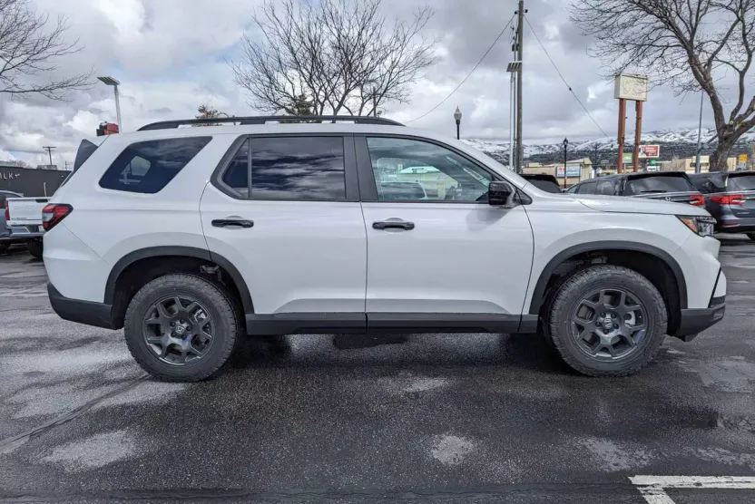 2025 Honda Pilot TrailSport photo 1