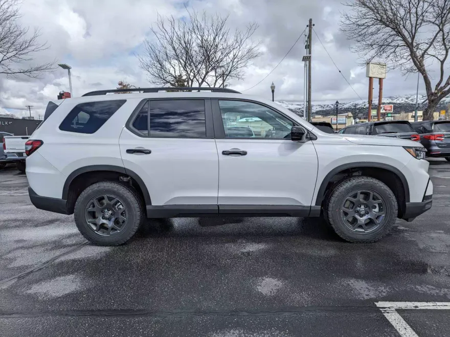 2025 Honda Pilot TrailSport photo 1