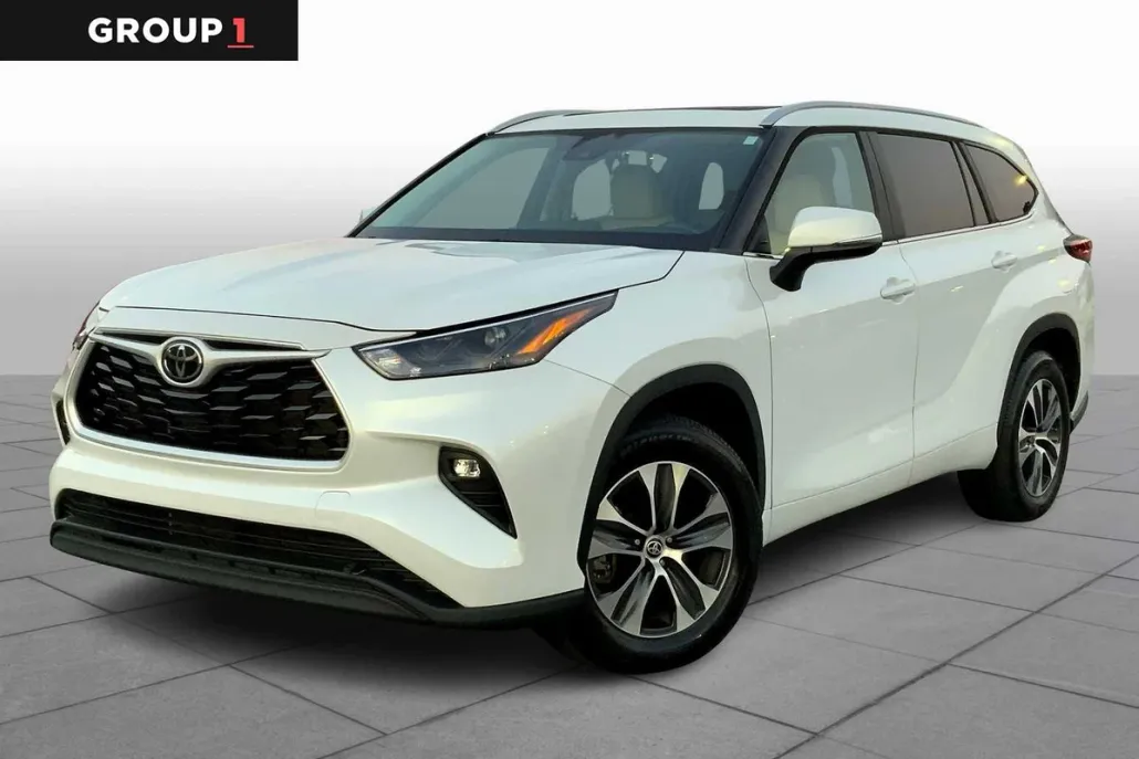 2023 Toyota Highlander XLE photo 1
