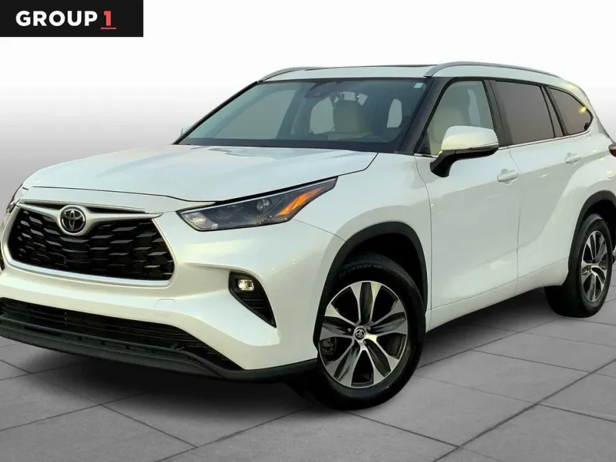 2023 Toyota Highlander XLE photo 1