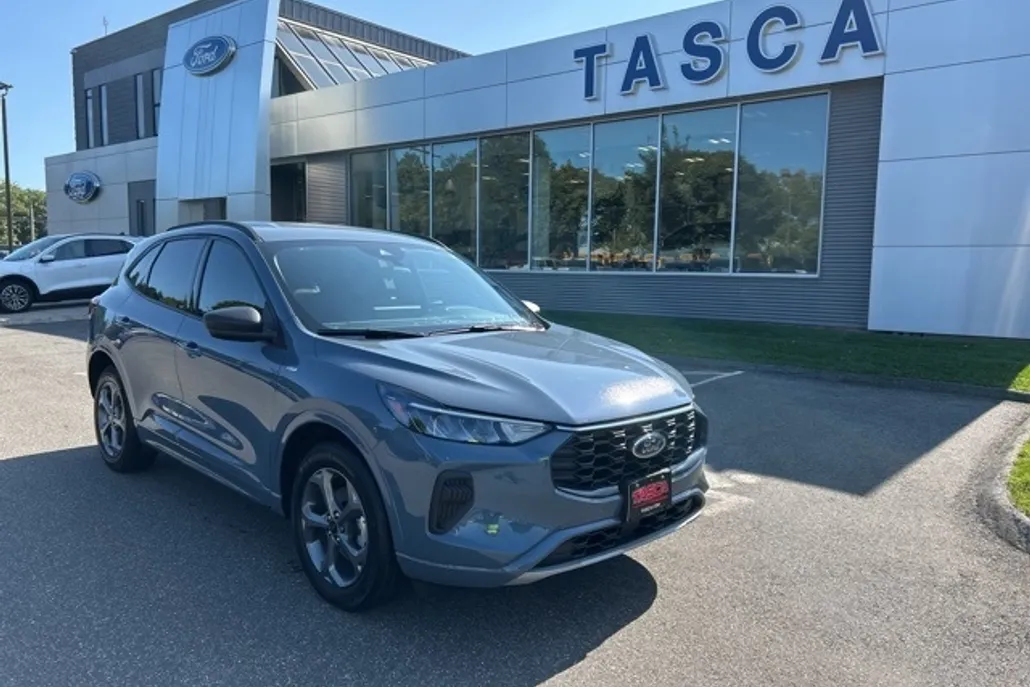 2023 Ford Escape ST-Line photo 1