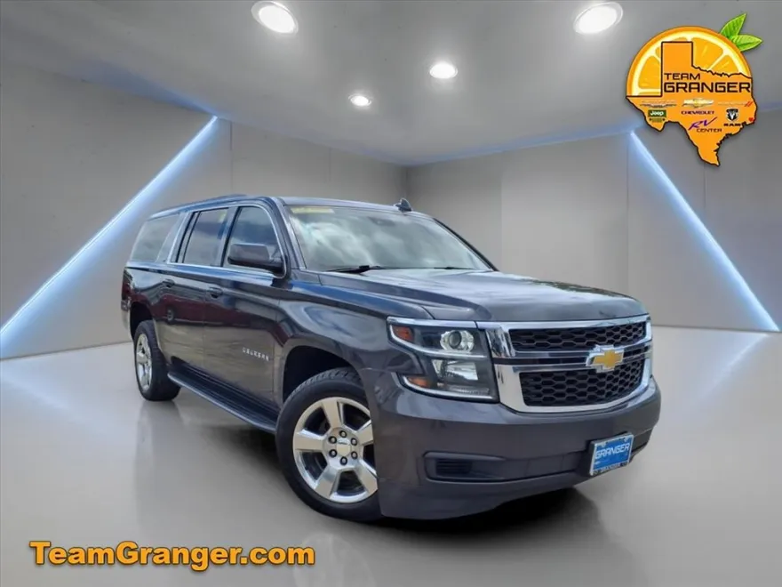 2017 Chevrolet Suburban LT photo 1