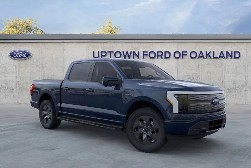 2023 Ford F-150 Lightning Lariat photo 1
